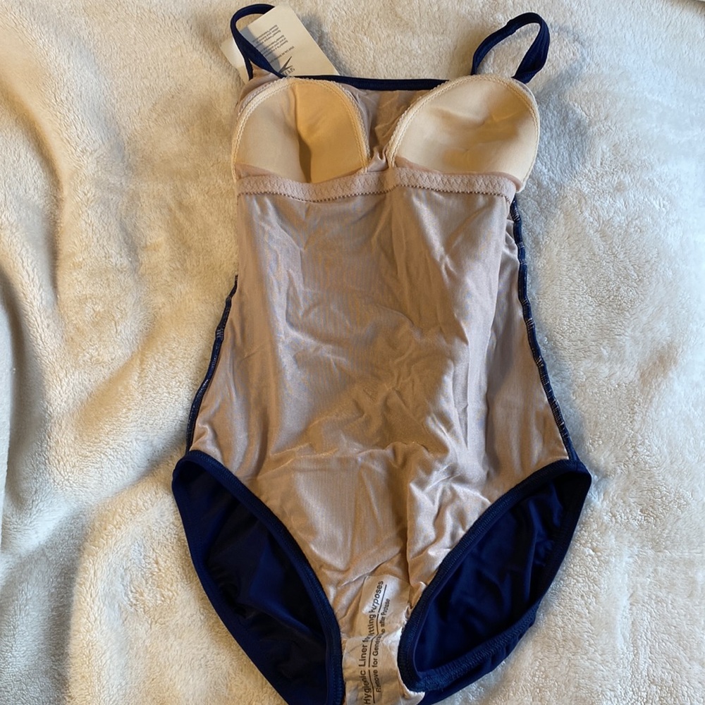 Ladies Speedo Swimsuit - Picture 3 of 6